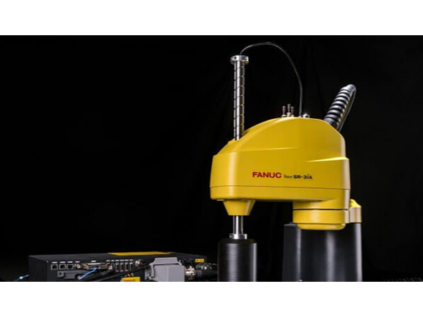 SCARA機(jī)器人通常叫什么，（scara機(jī)器人具備怎么樣的特征）？